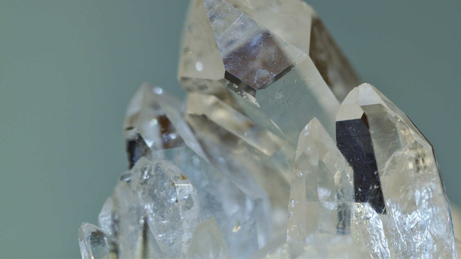 Ethically sourced crystals with Nicholas Pearson. How can we find crystals that are mined ethically, conscious of the earth and the miners involved? Nicholas shares his perspective in episode 15 of the For Animals For Earth Podcast.