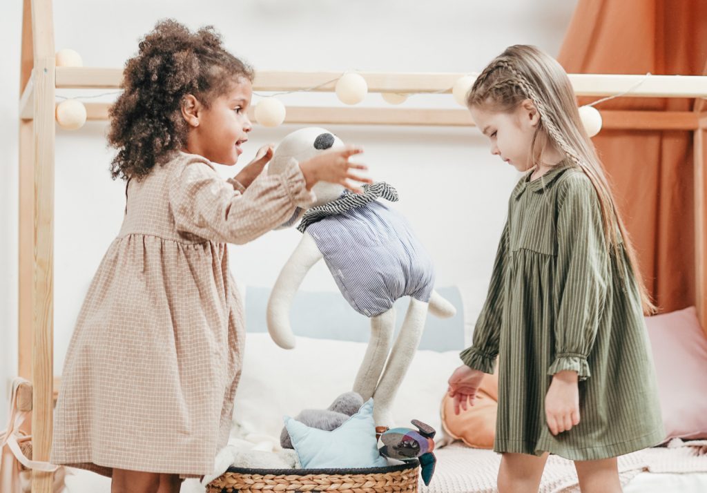 List of 50+ conscious kids fashion brands. These brands all sell clothes up to at least size 9-10. And focus on the environment, ethical sourcing, transparency, and quality. | For Animals For Earth Blog